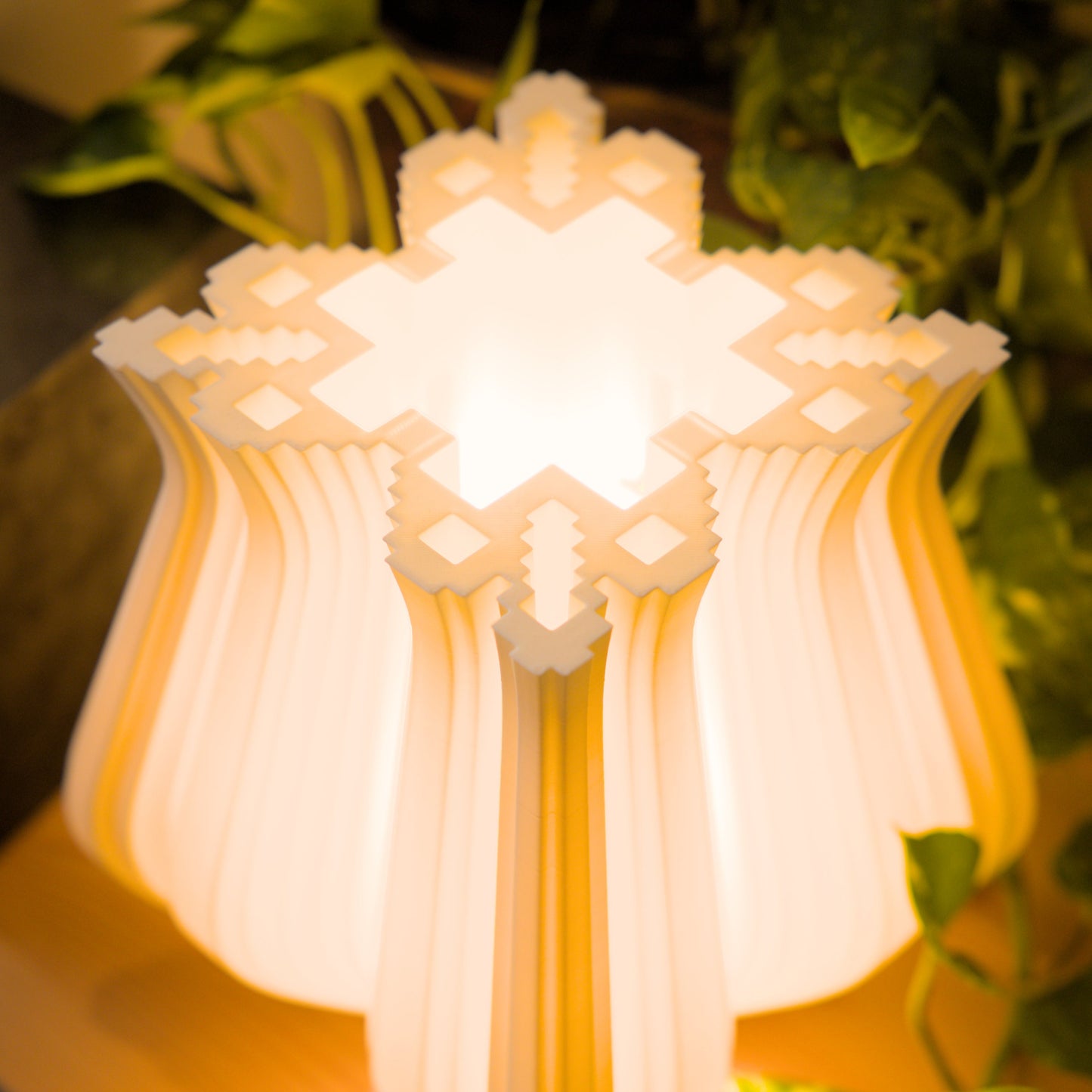 Elbetitsa Table Lamp